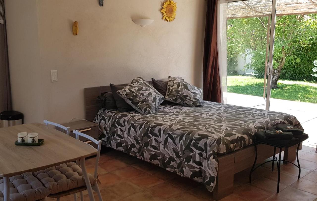 Studio Independant A La Villa Garlaban 3 Etoiles Жеменос Екстер'єр фото